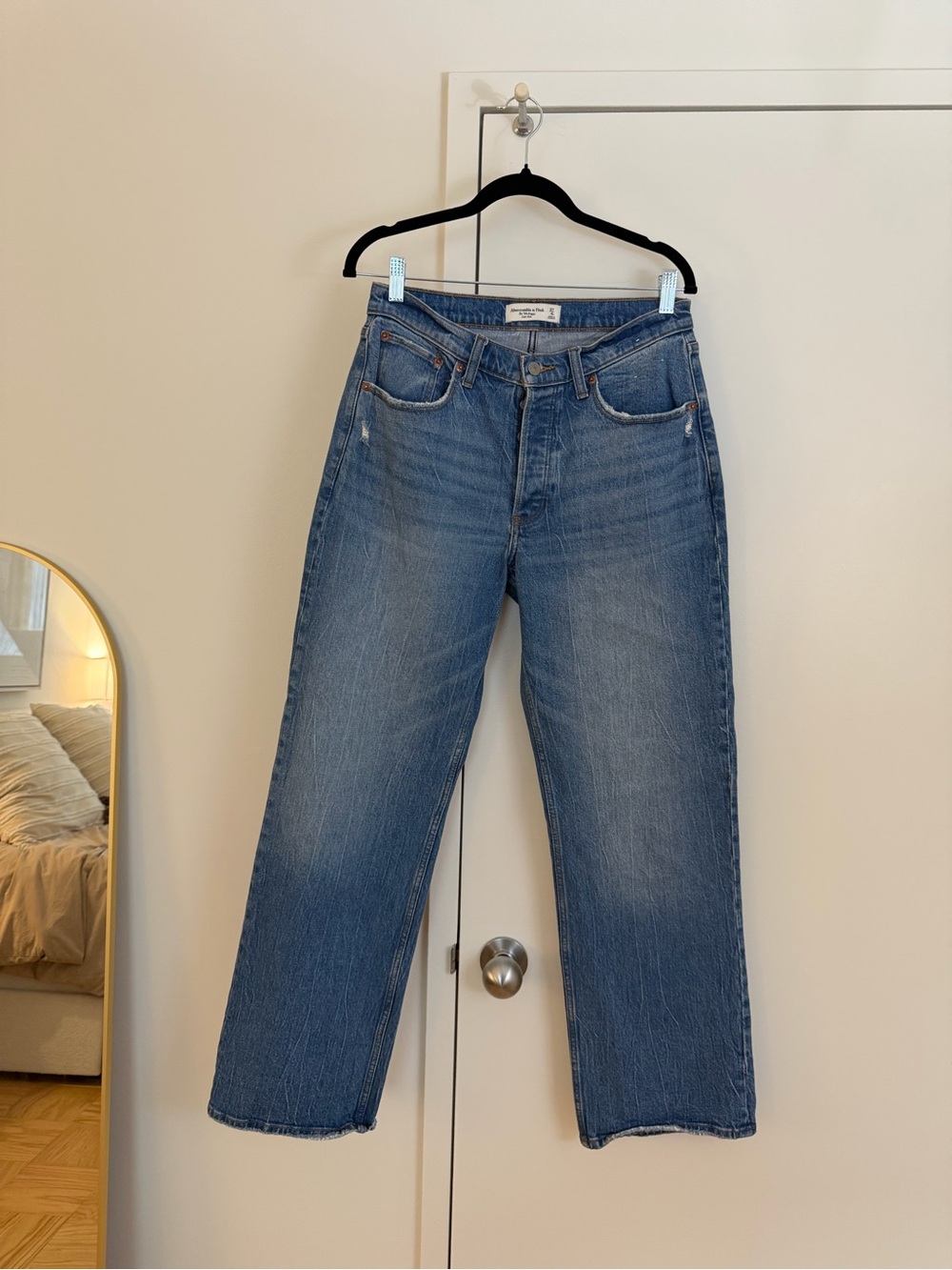 Abercrombie & Fitch Women's low rise Straight-Leg Jeans in Blue Wash